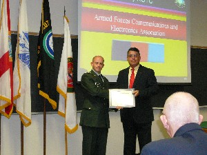 Bob Pierce, USA (Ret.) (r), chapter vice president for awards and education, recognizes Cadet Jonathan Berg of the University of West Florida, who was selected as an AFCEA Honor Award 2007 recipient.